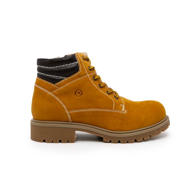 Especificaciones: Bota para niño confeccionada en ante con costuras en contraste, cierre con cordones y cremallera lateral y logo estampado en caliente en el lateral Parte superior: Piel Altura: 10 cm superior Tipo de suela: Suela con tacón de bloque de 3 cm Calzado Nero Giardini todos son MADE IN ITALIA