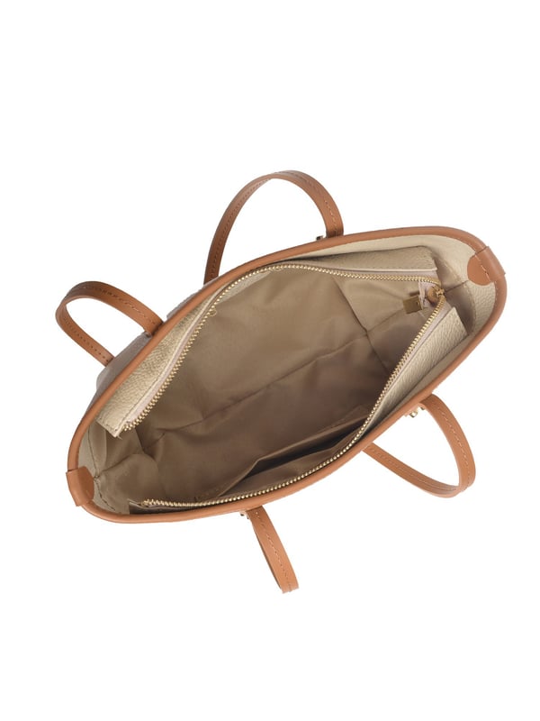 Bolso de hombro  
100% cuero de vaca  
Cierre superior con cremallera  
Dimensiones: 17x30x12 cm  
Mango: 60 cm