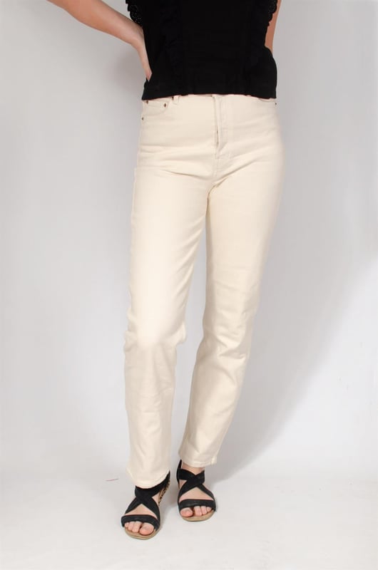 Experience all-day comfort with the high-quality denim fabric and flattering slim leg silhouette, ideal for creating chic and polished looks. Complete your wardrobe with these versatile jeans, perfect for pairing with your favorite tops and shoes for a stylish ensemble. Fit: Slim, Sizing: These run quite large - You may wish to order one size down (see size chart)