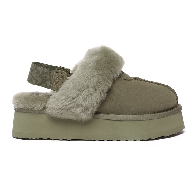 Met maximale gezelligheid en een beetje lift. Ervaar de modieuze aantrekkingskracht van de Wagtail-slippers. Het bovenwerk van rundsuède is behandeld met een waterafstotende coating. De toegevoegde functie van een afneembare riem betekent dat je ze met of zonder kunt dragen, wat geweldig is voor extra flexibiliteit bij het combineren van je outfits. Specificatie: Suède bovenwerk Warme schapenvacht Wollen voering Zachte schapenvachtwollen binnenzool EVA-zool Technologieën: Water & Vlekbestendig bovenwerk Slipvaste buitenzool