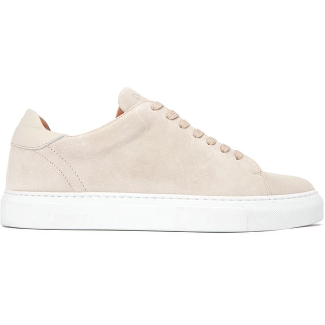 Zapatillas deportivas dallas de Oliver Sweeney para hombre en color natural, fabricadas en ante y suela de goma. Incluye: forro de cuero, plantilla de cuero acolchada, marca grabada, suela cosida y bolsa para zapatos Oliver Sweeney.