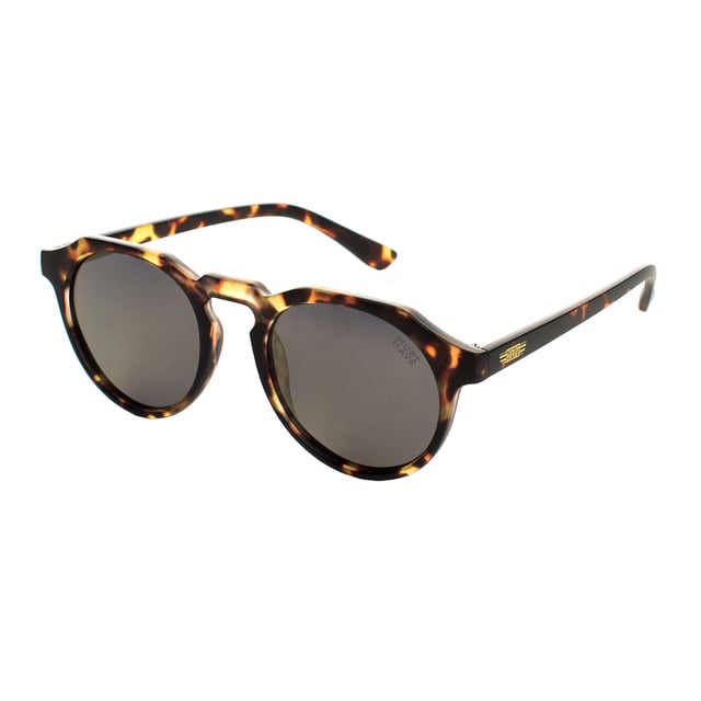 Must Have unisex sunglasses with a round design and polycarbonate frame, combining durability and lightness for comfortable and modern use.

 Equipped with UV 400 protection polarized lenses, they block 100% of UVA and UVB rays, offering clear vision and reducing glare in bright environments.

 The round shape provides a classic and elegant touch, ideal to complement any style.

 The Must Have logo is engraved on the temples and one of the lenses, adding a distinctive detail of authenticity.

 They come with a soft cleaning cloth and a cloth case to protect them and keep them in good condition when not in use.
 Measures: Lens height: 48 mm, Lens width: 53 mm, Bridge: 15 mm, Temples: 140 mm
 Composition: Polycarbonate
 Care:
- Wash only with water or, if necessary, a mild soap.
 - Dry with a soft cloth to avoid scratches.
 - Avoid contact with harsh surfaces or abrasive liquids.