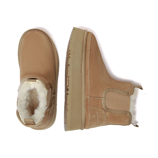 The Shoveler Boots blend the beloved Chelsea style with the trendy platform sole , crafted from durable cow suede for a sophisticated and effortless look. With their fluffy sheepskin wool lining, they guarantee winter warmth while effortlessly combining functionality and style.

Product No. EAU3015

Description:
- Cow Suede Upper
Sheepskin Wool Insole and Lining
EVA Sole
Approximately 4cm