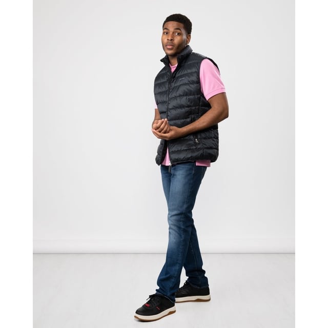 Crafted in a lightweight recycled polyester with a water-repellent finish, this Light Down Vest adds a perfect layer of warmth when the temperatures suddenly drop. With a length that falls slightly above the hips, interior zip and patch pockets and its straight channel quilting, this vest is a must-have for cooler mornings or evenings out after sundown.
Regular fit  Printed logo at chest  Water-repellent  Fully lined
Shell - Recycled Polyester 100%, Lining - Recycled Polyester 100%, Padding - Down 90%, Feathers 10%
7006299