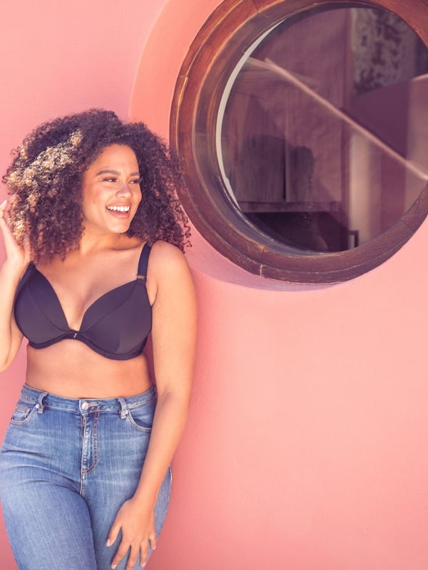 Curvy Kate Superplunge Multiway Plunge Bra. With a detachable strap and multiple wearing options ( racerback, halterneck and standard). The product is recommended for hand wash only.