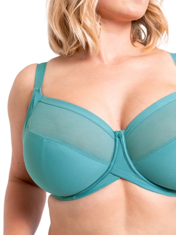 Curvy Kate Wonderfully Full Cup Bra. With side support, anchored straps and stretch mesh upper cup panels for total support. The product is recommended for hand wash only.
