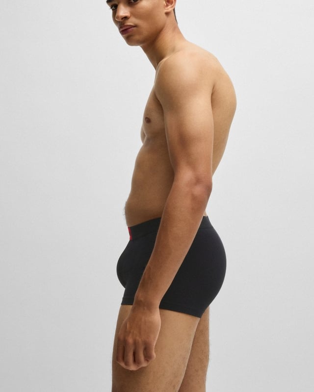 Three pairs of signature trunks in stretch jersey by HUGO Menswear. Each regular-rise pair has a HUGO logo patch on the waistband.

Packaging: Box
Exposed waistband
Regular rise

Quality: 95% Cotton, 5% Elastane, Waistband: 52% Polyamid, 33% Polyester, 15% Elastane
50532797