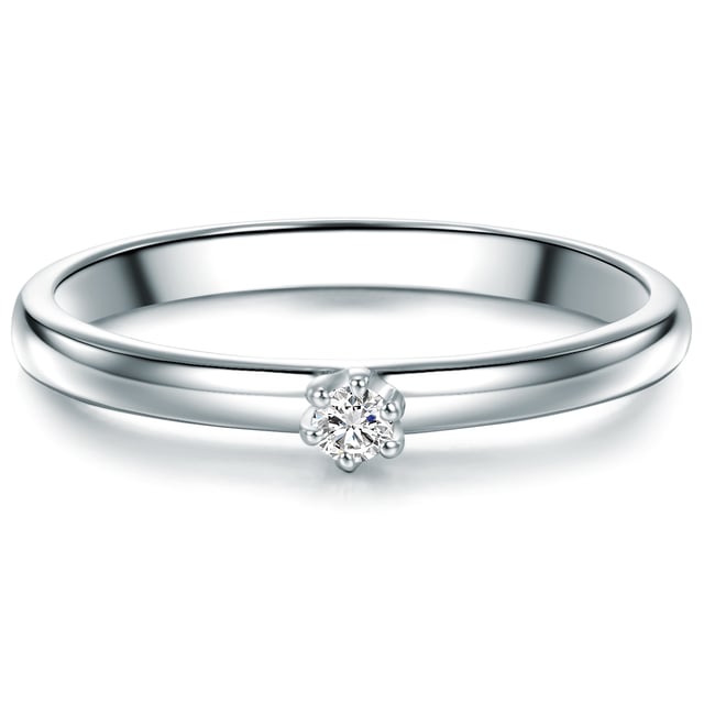 Simple and noble: This classic engagement ring from Tresor 1934 is perfect for all women who love high -quality materials and minimalist design. The narrow ring splint made of a protected 925 sterling silver stages a sparkling diamond with 0.05 carat. An elaborate brilliant cut with 57 facets ensures sensational sparkle. Apart and at the same time suitable for everyday use, the version is: inspired by the popular look of a clamping ring, the ring rail is continued almost invisibly, so that the diamond is firmly anchored. An enthusiastic "yes" with the marriage proposal is certain!