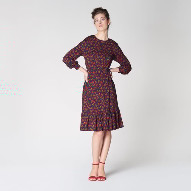 Jersey pieces are so comfortable, and our Carina dress takes on super-soft jersey in one of our favourite spring prints; the vintage archive poppy print. Crafted in Portugal from navy blue jersey with red poppies, it has a round neck, long sleeves with elegant cuffs, a drawstring waist and a knee-length skirt with a ruffled hemline. Wear it with a simple pair of trainers for a chic and casual everyday look.