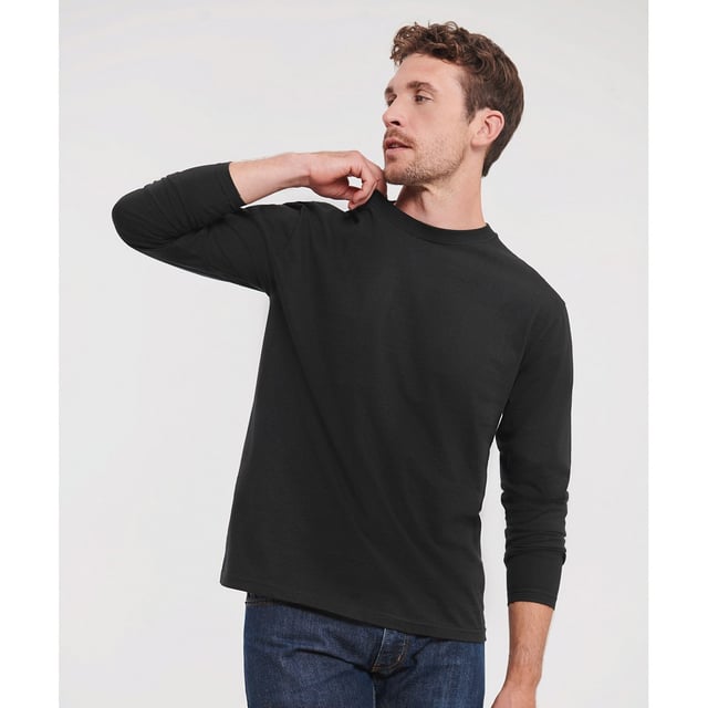 100% Ringspun Cotton. Fabric: Single Jersey. Design: Plain. Fit: Classic. Neckline: Crew Neck, Knitted, Ribbed, Top Stitched. Sleeve-Type: Long-Sleeved. Neck Tape, Taped Shoulders. 180gsm. Sustainability: Amfori, BSCI, Oeko-Tex Standard 100 Certified, WRAP Certified.