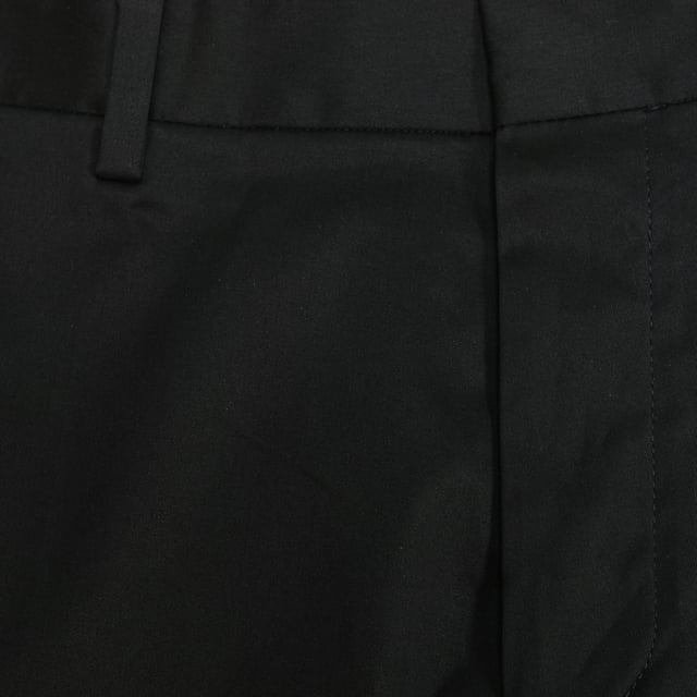 Pantalón chino Dsquared2.
Resulta ideal para múltiples combinaciones y diferentes ocasiones.
Cierre principal con botones invisibles y botón de gancho.
Dos bolsillos abiertos en los laterales.
Dos bolsillos traseros con botón.
Trabillas para el cinturón.
Costuras vistas a tono.
 Composición: 97% Algodón, 3% Elastano
 Cuidados:
Lavar en seco.
Planchar a temperatura baja.
No usar lejía.
No usar secadora.