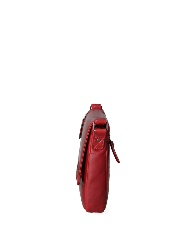 als man Crossbody tas met magnetische knoopsluiting. één met ritssluiting en één open binnenzak. één voorkant met ritssluiting en één achterkant met externe zakken met rits. verstelbaar in lederen schouderband. ontbrekend handvat. één binnenvakken. CrossbodytasHeren extern materiaal gevoerd met polyester binnenkant. Afmetingen: 20x22x6 cm. Modeproduct