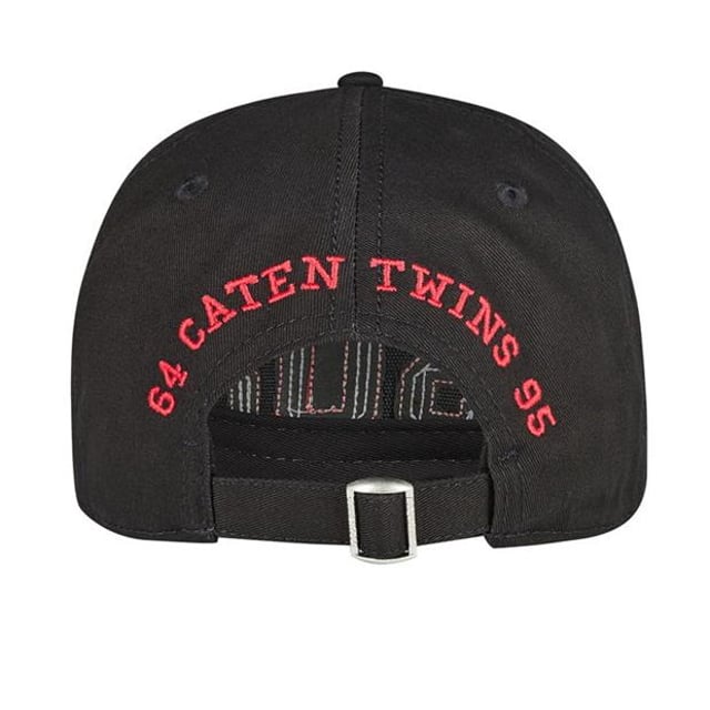 Hit a home run with this d2 baseball cap. featuring the ‘dsq2’ baseball-style patch logo, you’re sure to turn heads with this baseball cap. Perfect for adding a sporty touch to a casual outfit – it’s super versatile. Finished with ‘caten twins’ embroidery at the back.