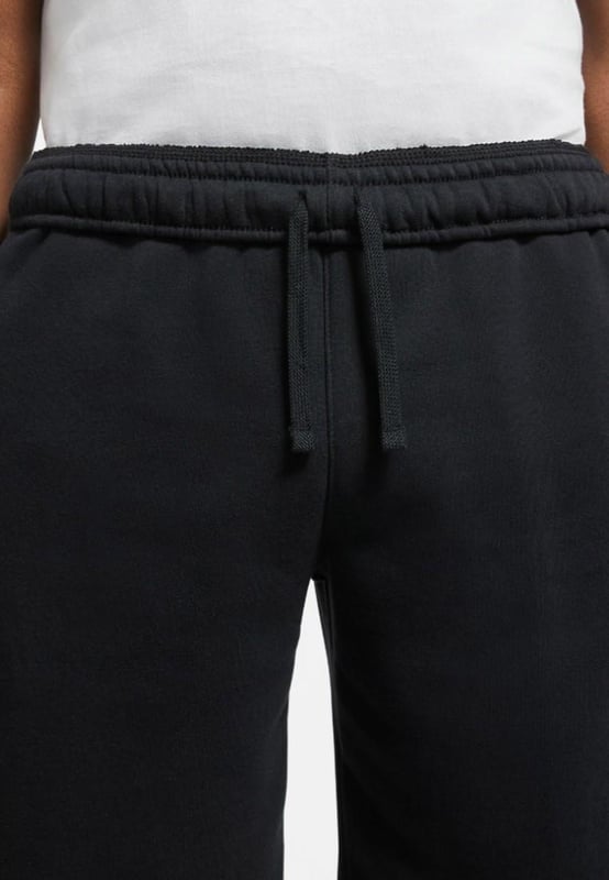 Nike Club Mens Cargo Shorts in Black The Nike Sportswear Club Fleece Shorts are made with a soft, brushed-back fleece that provides a comfortable feel ready for everyday wear . - - . Elastic waistband with an adjustable drawcord lets you personalize the fit . - - . A flap pocket on the left leg provides additional storage for your phone and other small essentials . - - . Brushed-back fleece fabric feels soft and smooth . - - . Standard fit for a relaxed, easy feel.