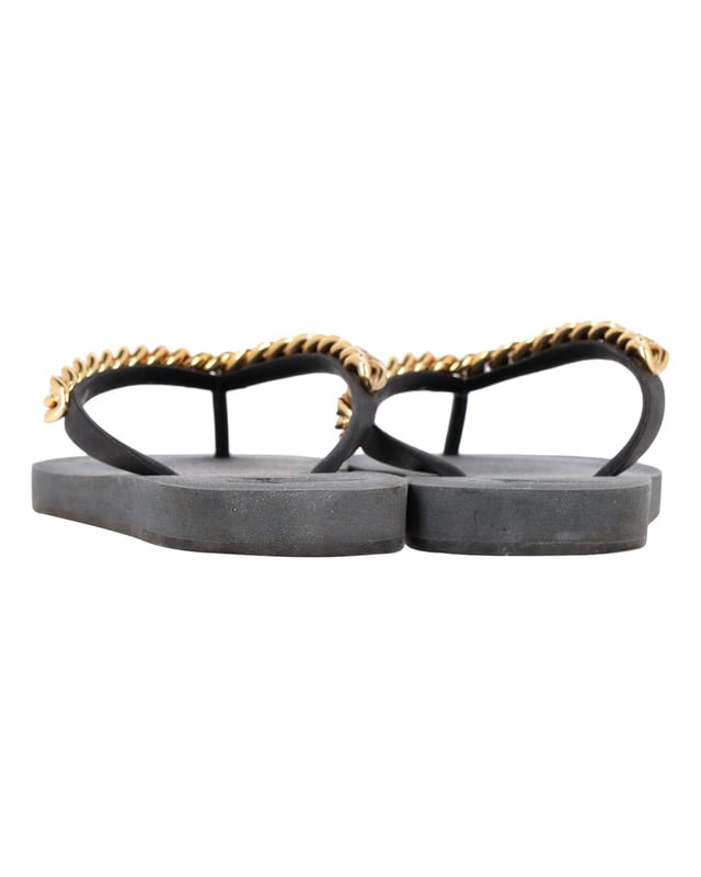 VINTAGE, RRP AS NEW
Experience luxury and style with the Giuseppe Zanotti Chain Hollywood Slides in Black Rubber. These slides offer a perfect blend of comfort and elegance, crafted with high-quality black rubber that feels great against the skin. The standout feature of these slides is the chain detail on the vamp, which adds a touch of sophistication and glamour to the overall design. 
*with box

Giuseppe Zanotti Chain Hollywood Slides in Black Rubber
Color: Black
Material: Rubber
Condition: Very good
Size: EU34
Sign of wear: Light wear throughout
SKU: 365173 / TONPUGBSH365173W