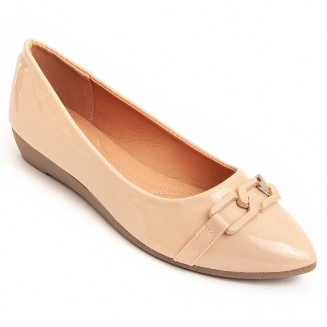 Ballerina-Pumps mit Keilabsatz für Damen. Bequeme Passform. Hergestellt aus veganen Materialien. Hergestellt von anderen Marken für unsere Marke. Ungefähre Maße: 3 cm Keil.