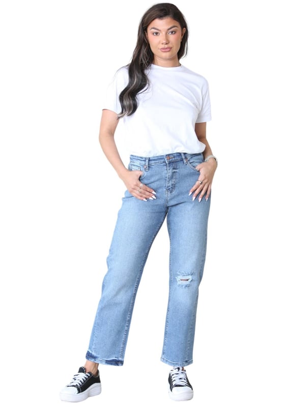 MYT Ladies Straight Leg Jeans sind ein Grundnahrungsmittel, das jede Frau in ihrem Kleiderschrank haben sollte. - -. Entworfen mit guten Stretch-Denim für zusätzliche Flexibilität und Leichtigkeit der Bewegung . - -. Die hohe, eingeschnürte Taille dieser Autograph-Jeans sorgt dafür, dass Sie sich um die Mitte herum zusammenziehen, und das breitere, gerade Bein mit leicht geschwungenen Seitennähten passt zu den meisten Körpertypen und verleiht eine schmeichelhafte Silhouette. - -.  Diese Jeans mit hoher Taille ist aus einer verantwortungsvollen Baumwollmischung gefertigt und mit einem trendigen Riss am Knie versehen - Komfort und Stil in einem. - - .   Größe 10 ist 28 Zoll Taille. - - . . . - - .   Größe 12 ist 30 Inch Taille. - - . . . - - .   Größe 14 ist 32 Zoll Taille. - - . . . - - .   Größe 16 ist 34 Zoll Taille. - - . . . - - .   Größe 18 ist 36 Zoll Taille. - - . . . - - .   Größe 20 ist 38 Zoll Taille. - - . . - - . Größe 22 ist 40 Zoll Taille. - - . . . - - . Größe 24 ist 42 Zoll Taille. - - . . . - - .