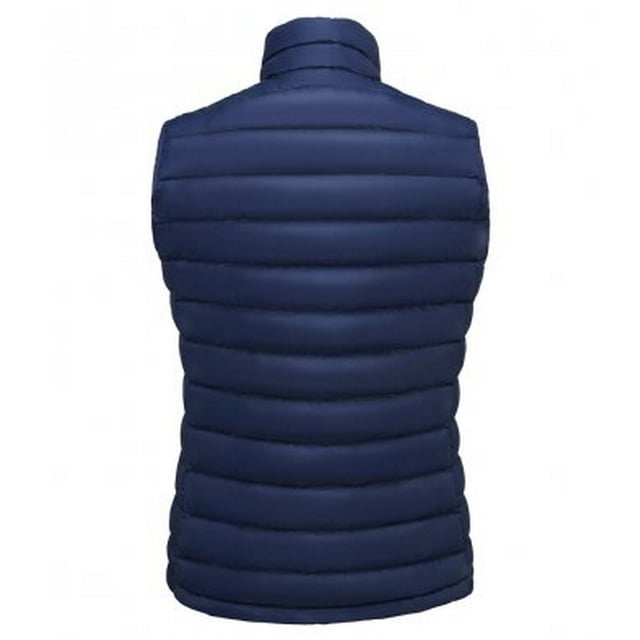 90% naar beneden/10% verenvulling. Nylon buitenkant. Polyamide voering. Douchebestendig. Opstaande kraag. Lage rits over de gehele lengte met kinbeschermer en binnenritsbeschermer. Twee zakken met rits aan de voorkant. Twee binnenzakken. Open zoom. Verpakkingen in een merkloze zak. Etiket zonder merknaam.