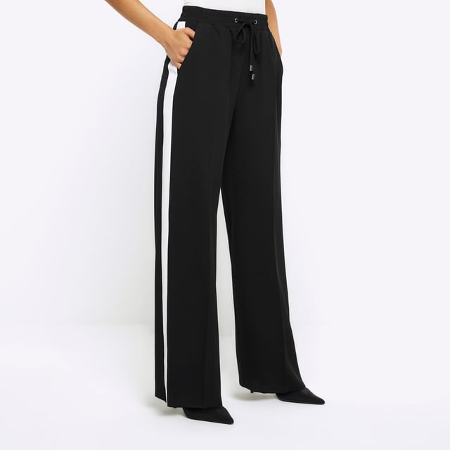 Wide leg, Side stripe, Side slip pockets, Elasticated drawstring waist, Inside leg length: 77.8cm
