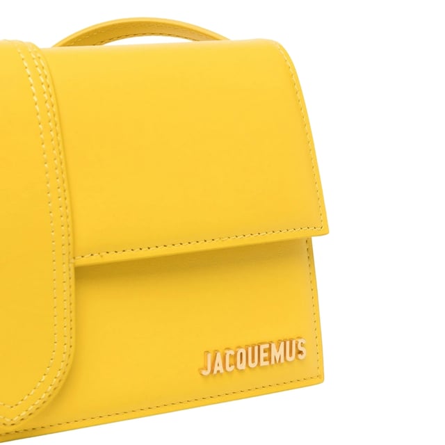 Este bolso de Jacquemus es el accesorio perfecto para aquellos que quieren agregar un toque clasico a su look diario, Bolso Jacquemus Amarillo, Cierre de Broche, Hecho en Italia, 100% Cuero, Bolso Amarillo Liso, Bolso The Bambino, Bolso Pequeo