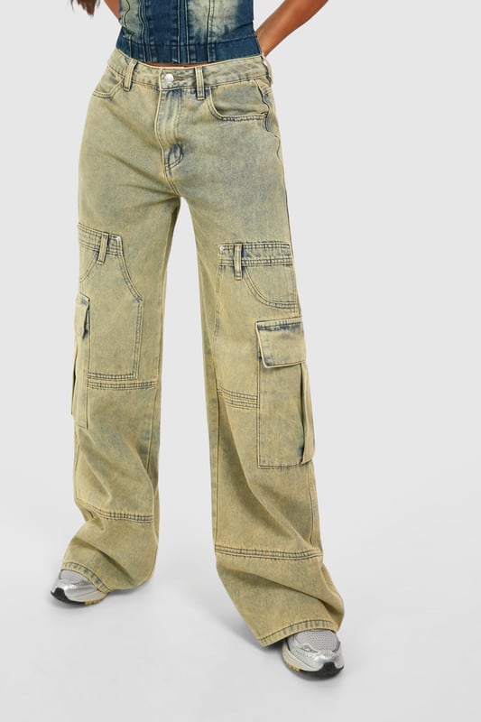 Perfect for a new season update, the wide leg jean is your chance to make an effortless fashion statement when it comes to denim-led outfits. Anything but basic, our high waisted wide leg jeans are made from rigid denim, making them the perfect quality jean for day-to-day 'fits. Step out in retro-inspired wide jeans teamed with a basic white tee and oversized blazer for a look that brings vibes to all your plans. You in a wide leg... we can see it already.Style: Cargo JeanFabric: CrochetModel's height: 168cm / 5'6"
