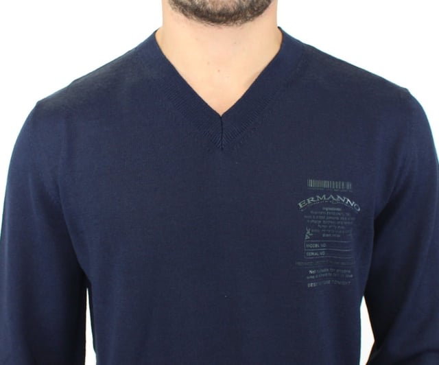 100% Authentic ERMANNO SCERVINO blue v-neck wool blend pullover sweater
  Stylish V-neck design
  Made from a luxurious blend of 50% acrylic and 50% wool
  Logo detailing adds a subtle designer touch
  Available in a beautiful blue color
Material: 50% Acrylic 50% Wool