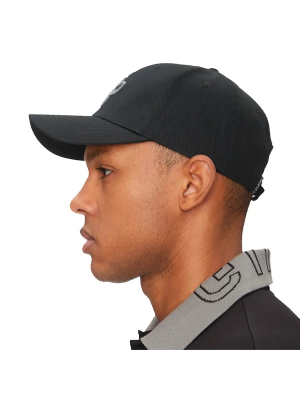 Casquette Guess 4G Heritage Herren Schwarz Synthétique. Authentisches Accessoire der Marke Guess - Streetwear/Sportswear-Design von Guess - Guess für Herren, modisch und perfekt für den Alltag - Die schwarze Guess-Casquette lässt sich hervorragend mit dem Rest Ihrer Garderobe kombinieren - Bequemer synthetischer Stoff - Klassisch - 4G Heritage -