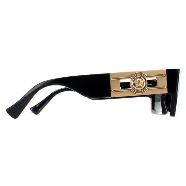 Las gafas de sol Versace VE4459 GB1/87 black dark grey combinan a la perfecciÃ³n lujo y estilo, con una atrevida montura de acetato adornada con el inconfundible emblema de Versace Medusa. Con una excelente protecciÃ³n UV, estas lentes no sÃ³lo protegen tus ojos, sino que tambiÃ©n ofrecen una claridad excepcional. Desde paseos por la playa hasta eventos de alto nivel, estas gafas de sol combinan a la perfecciÃ³n moda y funcionalidad. VersÃ¡tiles y atemporales, complementan sin esfuerzo cualquier atuendo, mostrando la impecable artesanÃ­a de Versace y su compromiso con la elegancia.