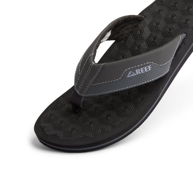 These super chill, water-friendly and lightweight sandals feature a soft, textured EVA footbed with an excellent geo design that offers great grip. Instantly comfortable straps feature a sophisticated dual color design. You will love The Ripper.