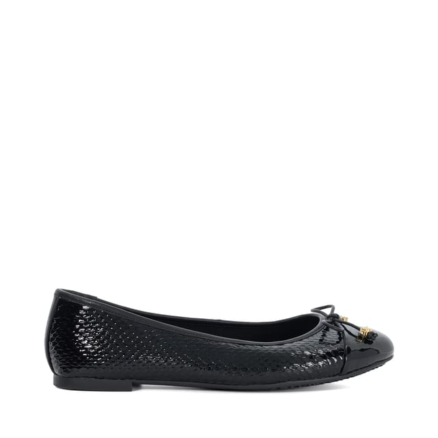 Classic ballet flats like our wide-fit Hallo style are a Dune London signature. This round-toed silhouette culminates in a chic quilted footbed and bow detailing that is enhanced with or bespoke branding charm. Finished with a toe top, this versatile style pairs perfectly with everything in your everyday wardrobe.