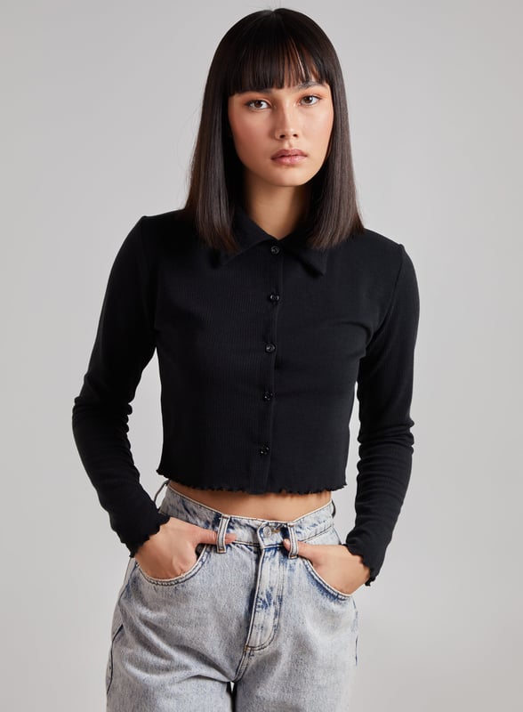 That 90s look isn't going anywhere just yet, which means crop tops are here to stay.!