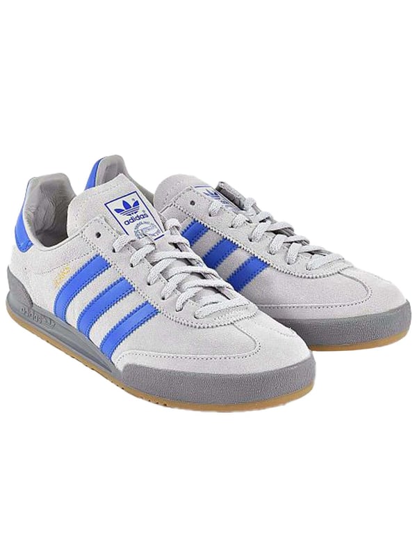 Das ikonische Design der 80er Jahre machte diese Jeans-Turnschuhe zu einem beliebten Kultklassiker. Ausgestattet mit dem ikonischen neuen Look und einem hochwertigen T-Zehe-Overlay, einem Fersenstabilisator, Kunstlederstreifen und einem weichen Wildleder-Obermaterial.