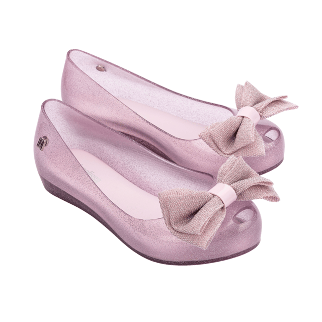 Add novelty and a touch of sweetness to your child's wardrobe! The Mini Melissa Ultragirl Sweet is back with a romantic bow adorning the upper. Comfort is a priority thanks to the Grenflex composition, and your mini will have her feet in the clouds.