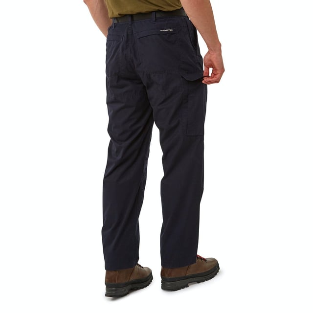 65% Polyester, 35% Baumwolle. Muster: Einfarbig. Stoff-Technologie: Eisenfrei, NosiDefence, SmartDry Eco, Solarshield, Sonnenschutz, Wasserabweisend. Recycelte Materialien. Taschen: 5 Reißverschlusstaschen, 1 Handytasche. Taille: Gürtel in der Taille, teilweise elastisch. Anzahl der Taschen: 9. Sonnenschutz: UPF 40+.