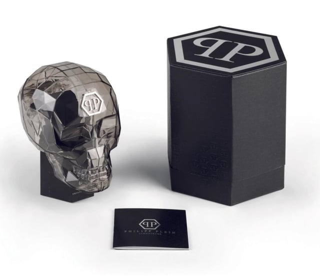 This Philipp Plein $kull Spikes Analogue Watch for Women is the perfect timepiece to wear or to gift. It's Gold 40 mm Round case combined with the comfortable Pink Silicone watch band will ensure you enjoy this stunning timepiece without any compromise. Operated by a high quality Quartz movement and water resistant to 5 bars, your watch will keep ticking. Philipp Plein has certainly understood that femininity can be fierce, and that the most elegant moments often arise from the boldest of actions. This Analogue watch has a  function: Luminous Hands and Luminous Numbers High quality 19 cm length and 21 mm width Pink Silicone strap with a Buckle Case diameter: 40 mm,case thickness: 11 mm, case colour: Gold and dial colour: Pink