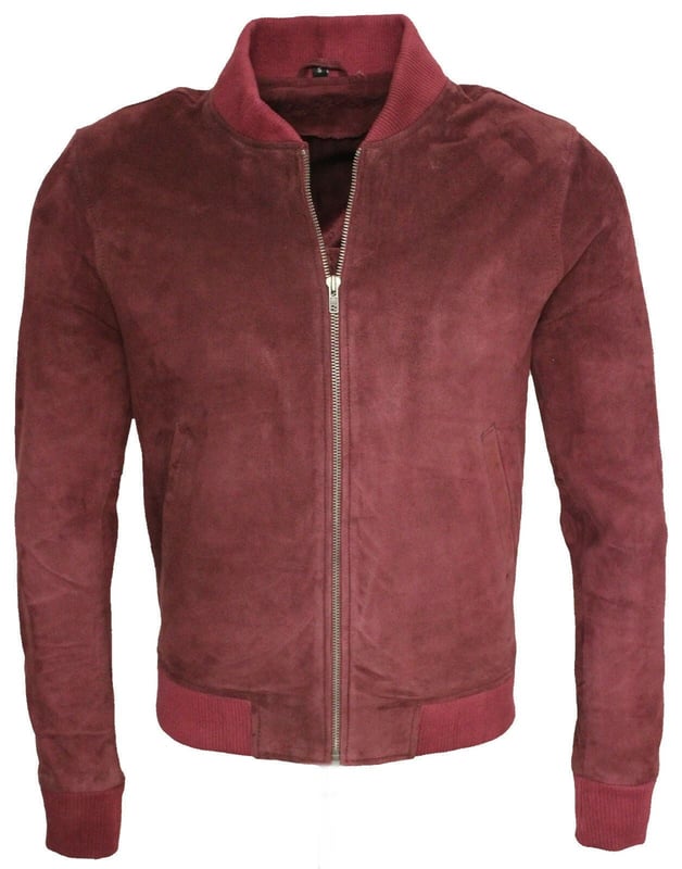 Invierte en un estilo atemporal con esta elegante y moderna chaqueta de cuero confeccionada en gamuza de cabra suave como la mantequilla. Esta chaqueta retro tiene dobladillos y puños elásticos y también un cierre frontal con cremallera para brindar un ajuste más cómodo. Dale el toque final perfecto a tus looks casuales y combina este estilo con jeans y zapatillas altas