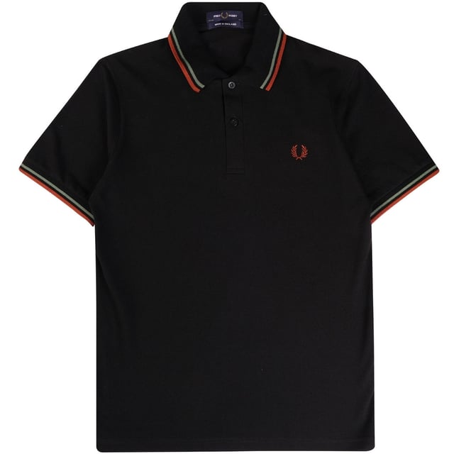 Fred Perry zwart poloshirt, patroon op de kraag, elastische manchetten, knoopsluiting in de nek, kraag met dubbele punt. 100% katoen, zwarte polo