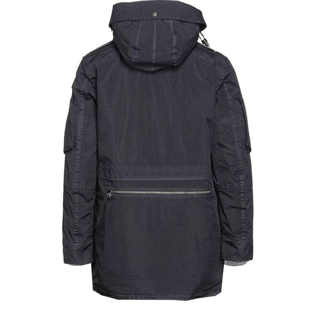 Parajumpers Felix marineblauw parka donsjack. Parajumpers blauwe jas. Felix jas 736 (Phantom) PM JCK PR03 parka donsjack. Ritssluiting met ritssluiting met knopen, donsjackvulling 90% eendendons, 10% eendenveren. Zakken met knoopsluiting. Stijl - Felix 736