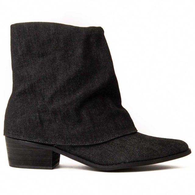 Heeled ankle boots for women. Comfortable fit. Made with vegan materials. Made by other brands for our brand. Approximate measurements: 4 cm heel, 16 cm shaft height, and 10 cm shaft width.