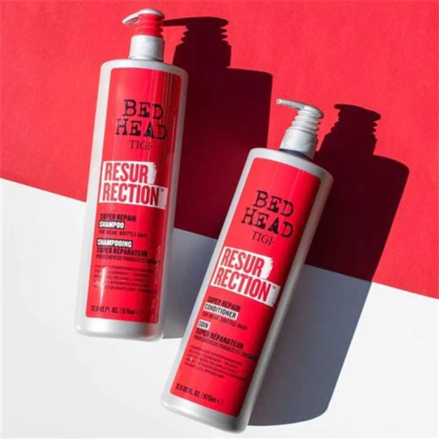 The Bed Head repair range has been crafted to leave damaged hair more resilient, smooth and healthy looking. This damage repair conditioner is turbocharged with our highest level of conditioning complex to provide phenomenal moisture and care benefits. The conditioner helps repair damaged hair, it also nourishes, moisturises and conditions hair.

Formulated with Amodimethicone to help repair damaged hair so hair looks healthier and feels smoother, Behentrimonium Chloride to condition and nourish dry damaged hair and Selaginella Lepidophylla Extract, also known as ‘the resurrection plant’ with moisture retention properties.

•Bed Head’s new Resurrection Conditioner: A powerful repairing formulation, not only designed with but used by salon professionals. Delivering salon results and salon experience at home.
•FOR WHO: Great for weak, damaged and brittle hair!

Package includes: Bed Head Resurrection Conditioner 970ml