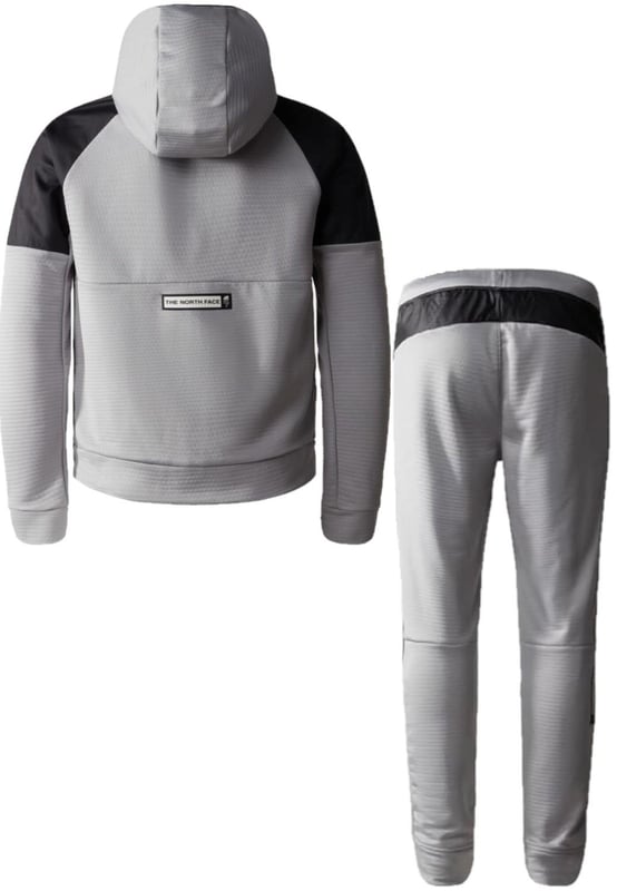 The North Face Boys Mountain Athletics Trainingsanzug. - - .   Sie bieten sofortige Wärme, sowie außergewöhnlichen Komfort und Flexibilität. - - .  Dank der Stretch-Taille und dem verstellbaren internen Kordelzug. - - .  Für zusätzliche Sicherheit haben die Jogger reflektierende Details, die die Sichtbarkeit bei schlechten Lichtverhältnissen erhöhen.