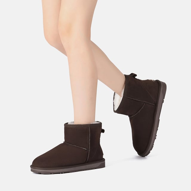 Timeless. It's no wonder some of the trendiest Hollywood A-listers have been spotted in similar styles over the years (Kendall Jenner, Emily Ratajkowski, and Joan Smalls to name a few). Put your best foot forward and follow their lead.
Specifications:
Suede Upper
Warm Sheepskin Wool Lining
Soft Sheepskin Wool Insole
Classic Silhouette
TPR Rubber Sole

Technologies:
Water, Snow & Stain Resistance
Unique Double-Layer Sole