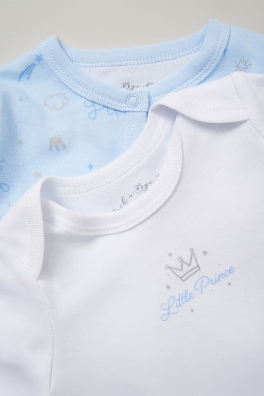Surprise new parents with the printed 5-Piece baby gift Set from Rock A Bye Baby Boutique. This thoughtful bundle includes a cosy matching all-in-one, bodysuit, bib, hat, and mitts for essential wardrobe pieces. Crafted from 100% cotton, each item ensures their baby stays stylish and snug, perfect for everyday wear or special occasions. Packaged elegantly in a mesh bag.