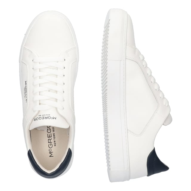 Zapatillas McGregor para hombre. Están fabricadas en piel de alta calidad. La zapatilla tiene una plantilla extraíble de EVA, que proporciona una buena amortiguación.  Marca: McGregorNombre del modelo: HamiltonCategoría: zapatillas para hombreMateriales: cueroColor: blanco, azul