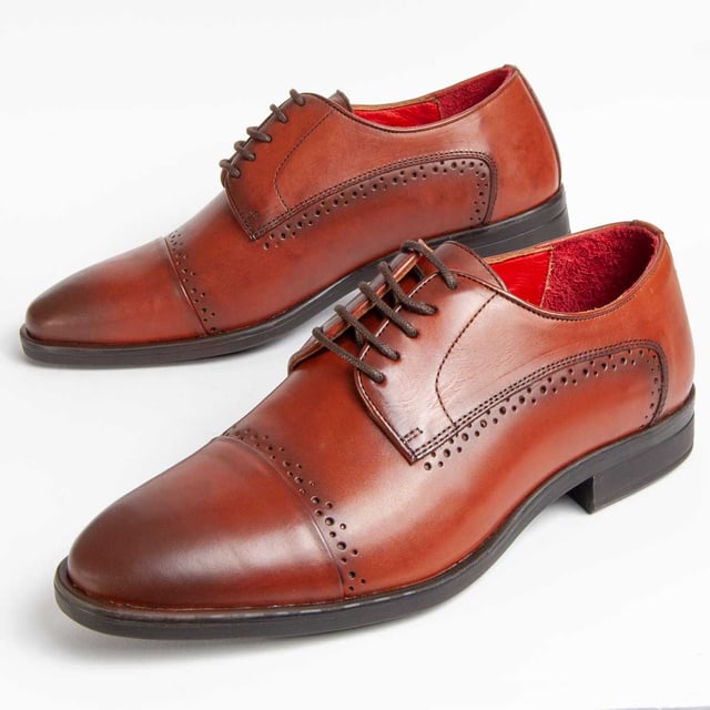 Garantía Purapiel, 10 años de garantía. Zapato de cordón para hombre. Fabricado en cuero 100% natural libre de Cromo VI. Materiales de máxima calidad. Suela cosida de cuero. Plantilla acolchada. Fabricado por otras marca para nuestra marca.