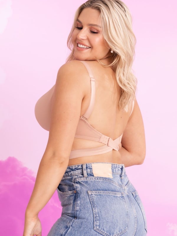 Curvy Kate Superplunge Multiway Plunge Bra. With a detachable strap and multiple wearing options ( racerback, halterneck and standard). The product is recommended for hand wash only.