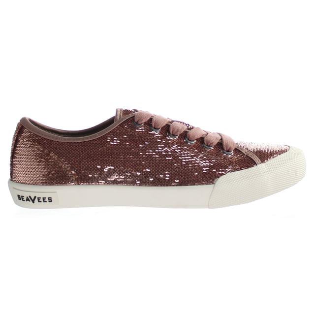 Men's lace-up sneaker made with salt-washed cotton canvas. 

Inspired by the hippie revolution and the easygoing sneakers worn during 1967’s Monterey Pop Festival. 

Cushy memory foam footbed with airflow channels for cooling comfort. 

Long-lasting outsole made from natural rubber. 

Consciously crafted using a time-honored vulcanization process.