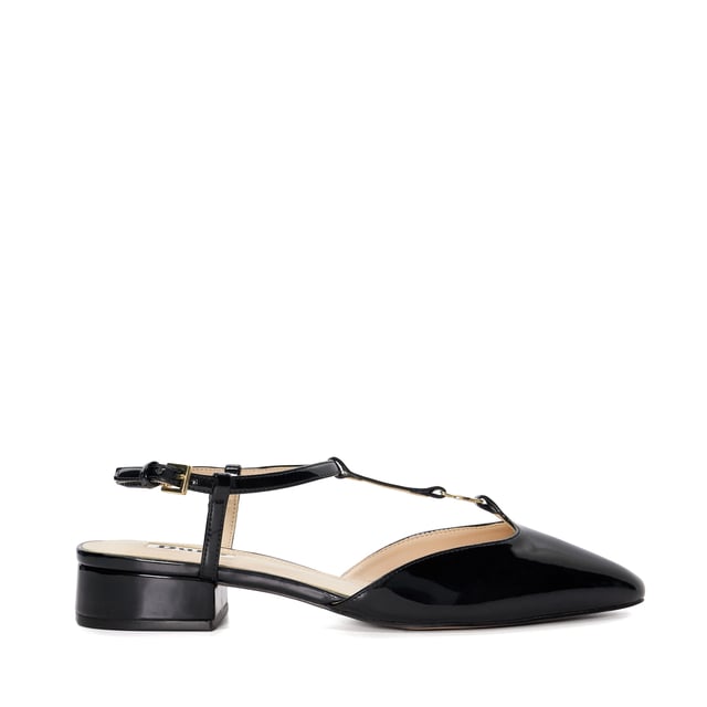 Our high shine patent Heya slingbacks feature an almond toe silhouette. The t-bar features our signature double D logo in gold hardware that matches the buckle on the adjustable ankle strap. Set on low block heel for ease of wear this chic and contemporary style is the perfect choice for day to evening wear.