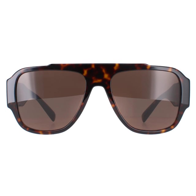 De Versace VE4436U 108/73 havana donkerbruine zonnebril is een stijlvolle pilotenstijl gemaakt van lichtgewicht acetaat. Het logo van Versace is in de poten verwerkt voor de authenticiteit van het merk.