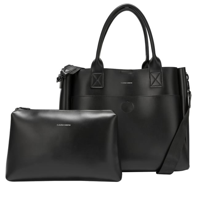 Complete your carryall line-up with the Amelia XL single pocket tote grab bag. The Amelia grab bag is the perfect tote bag for carrying your everyday essentials, ideal for running errands, work or school. You will also find a removable pouch inside, made to keep all your valuables in one place.